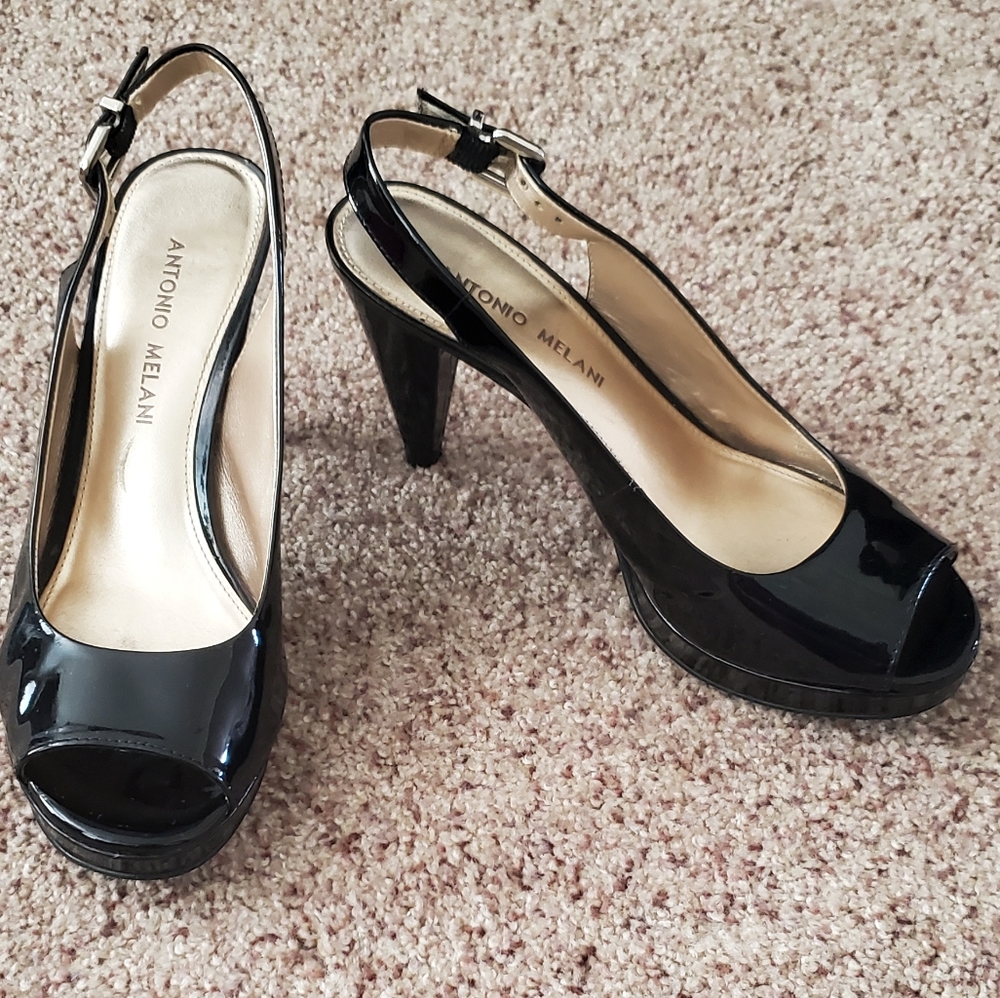 Black peep toe pump